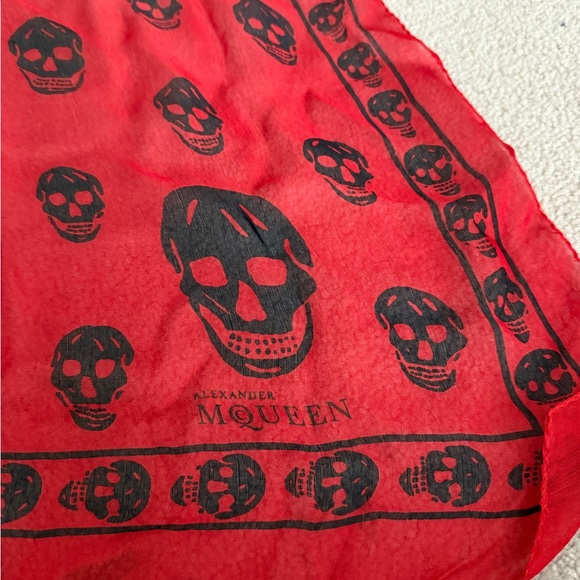 Classic Alexander McQueen Skull Silk Scarf - Picture 4 of 7